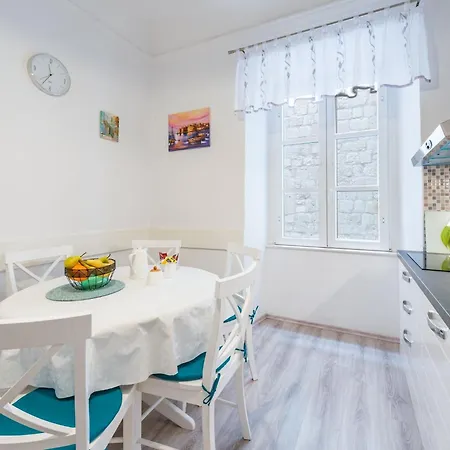 Old Town Finest - Two-bedroom 4 2 Adults - Lucarica 4 Street First Floor Apartment