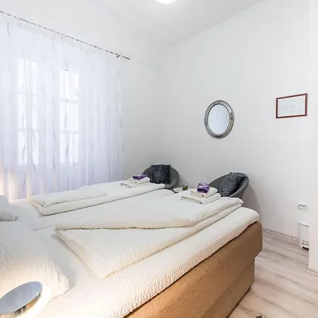 Old Town Finest - Two-bedroom 4 2 Adults - Lucarica 4 Street First Floor *