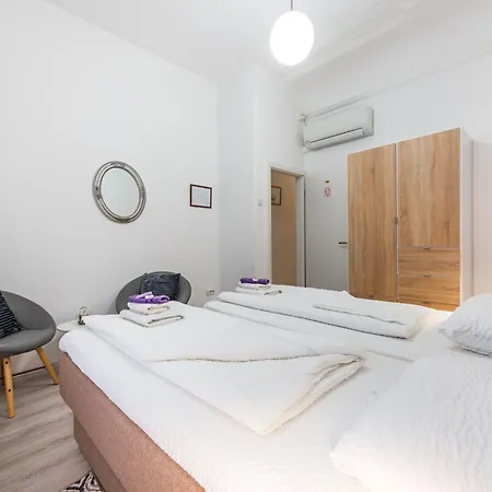 Old Town Finest - Two-bedroom 4 2 Adults - Lucarica 4 Street First Floor