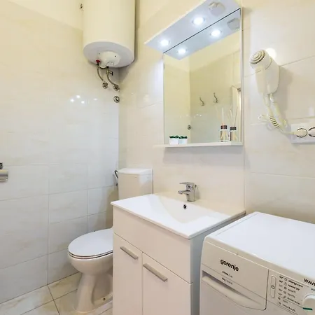 Old Town Finest - Two-bedroom 4 2 Adults - Lucarica 4 Street First Floor Lägenhet *