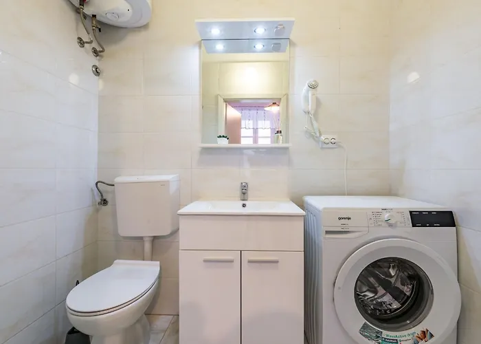 Apartment In For 6 People *