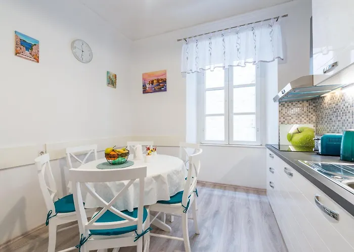 In For 6 People Apartment