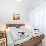 In For 6 People Dubrovnik