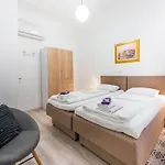 Apartment In For 6 People